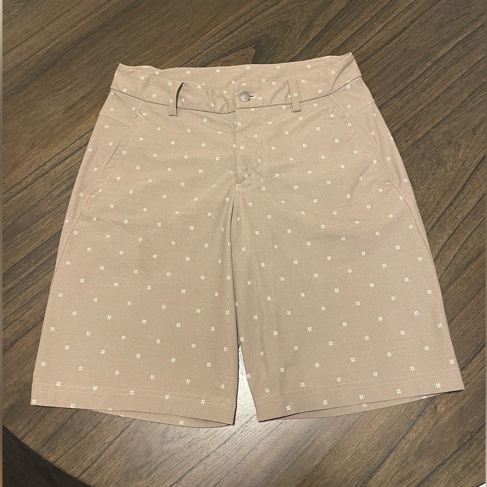 Men’s Lululemon ABC hashtag shorts in khaki size 32.